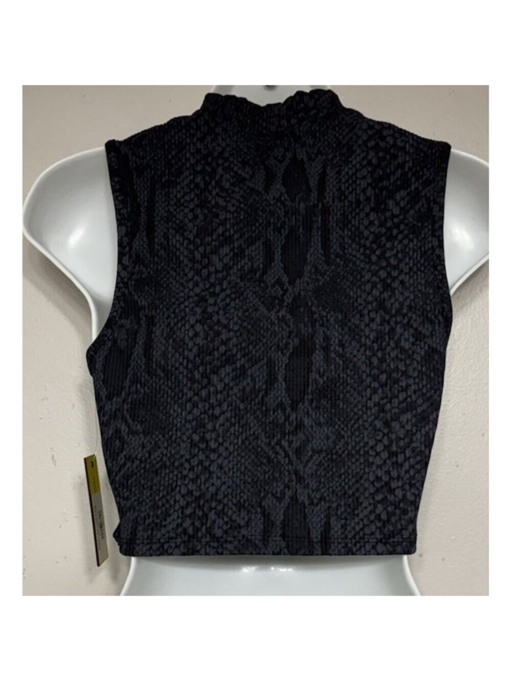 Eleven Stay Free Mock Neck Tank Women’s Small Crop NEW - Picture 6 of 6